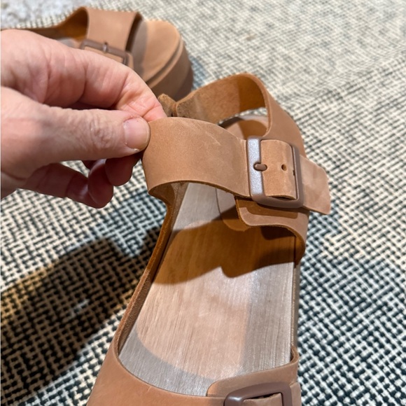 Bryr Tan Platform Sandals- Brand New. Never worn - Picture 6 of 6